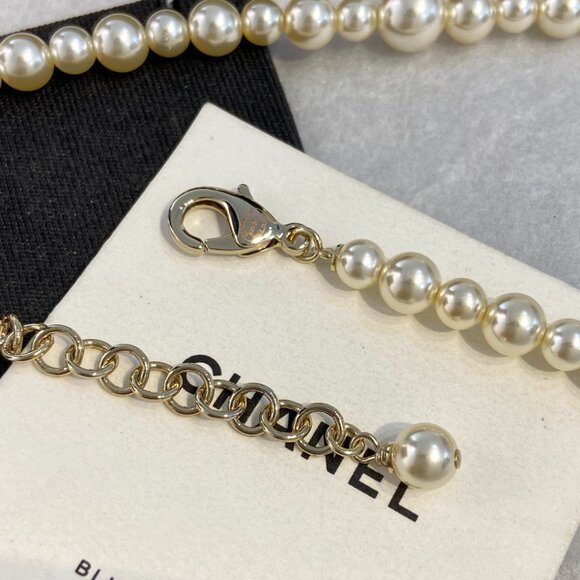 Authentic CHANEL Stylish Star & Pearl Necklace - Picture 6 of 6